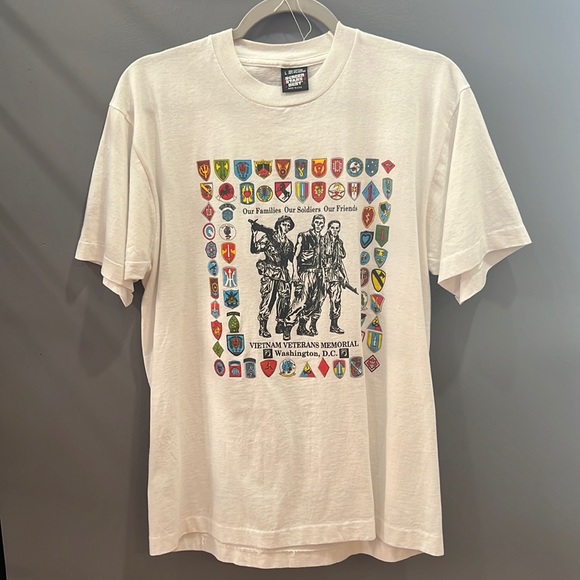 Vintage Vietnam Veterans Memorial T-Shirt Size Large - Picture 1 of 1